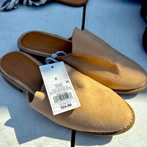 Universal Thread Flats Size 6.5